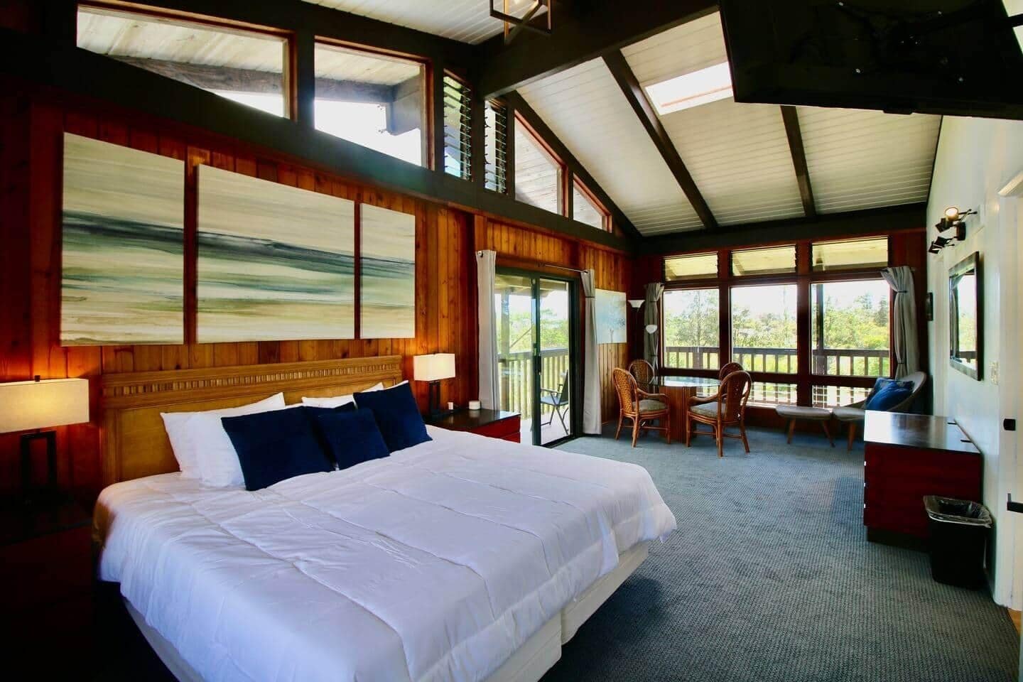 6 bedrooms, iron/ironing board, WiFi, bed sheets