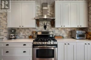 Four Ă micro-ondes, un four, surface de cuisson, lave-vaisselle