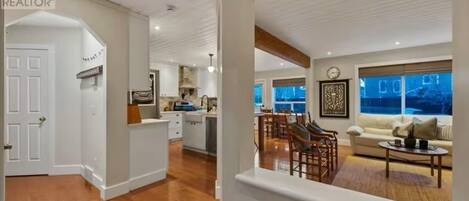 المنشأة من الداخل