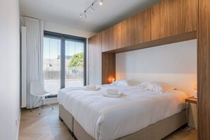 1 slaapkamer, een bureau, een strijkplank/strijkijzer, wifi