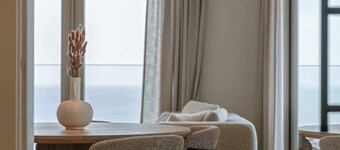 Oostende Bliss: Sea Views & Balcony Escape!