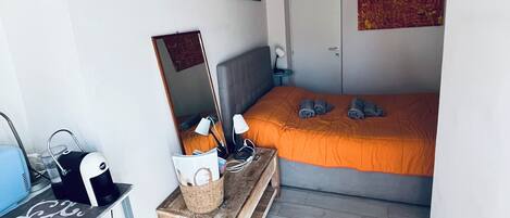 1 bedroom, WiFi, bed sheets