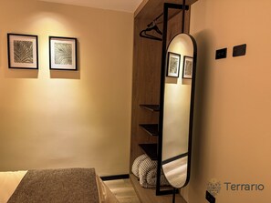 4 bedrooms, desk, free WiFi, bed sheets