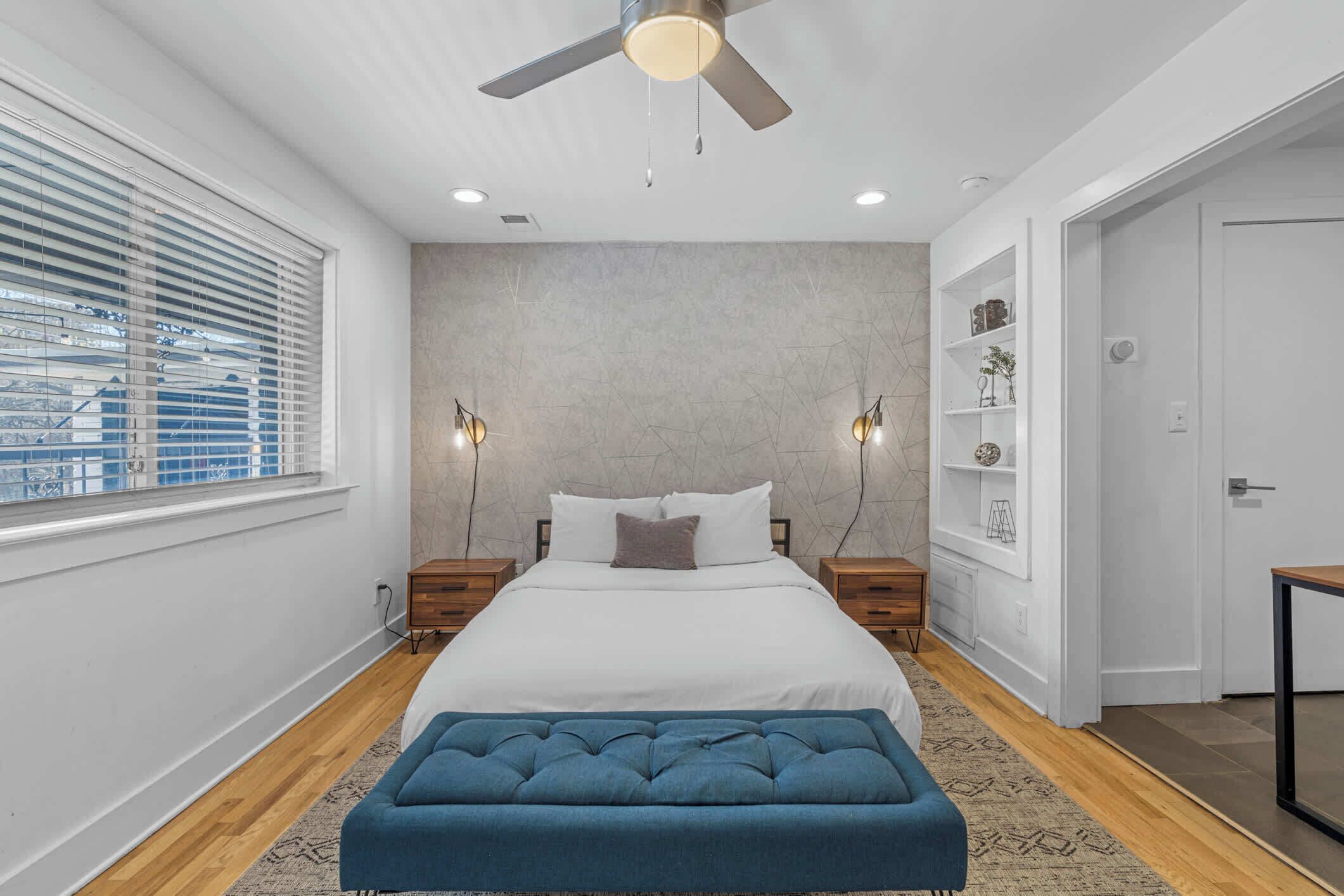 Desk, iron/ironing board, WiFi, bed sheets