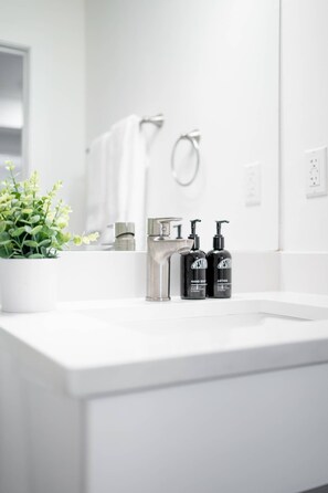 Shower, hair dryer, towels, shampoo