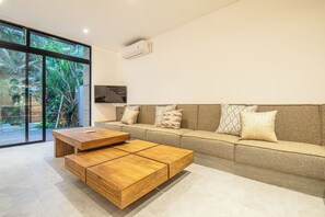 Villa (5 Bedrooms) | Exterior