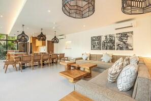 Villa (6 Bedrooms) | Exterior