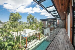 Villa (6 Bedrooms) | Exterior