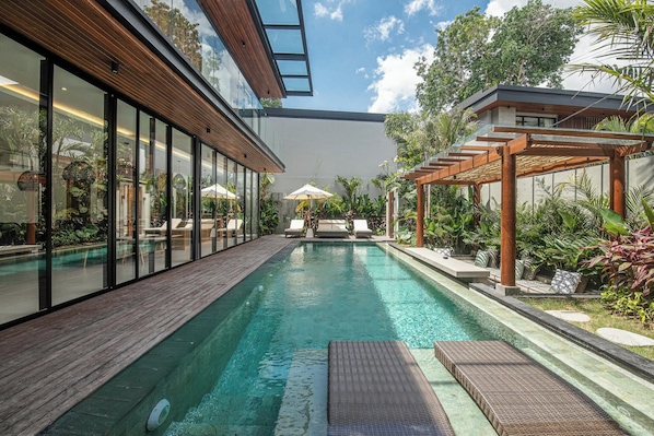 Villa (6 Bedrooms) | Exterior