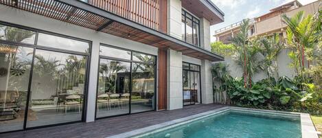 Villa (5 Bedrooms) | Exterior