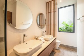 Exterior - Elegant 5BR Canggu Retreat Just 400m to the Ocean (Canggu)
