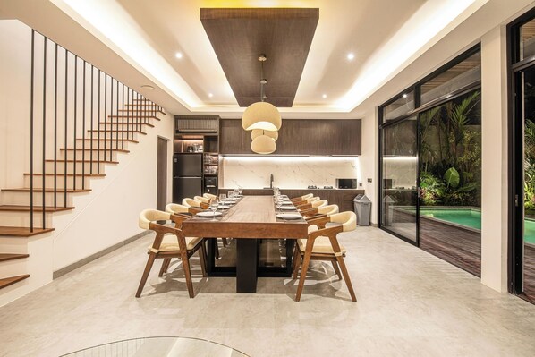 Exterior - Elegant 5BR Canggu Retreat Just 400m to the Ocean (Canggu)