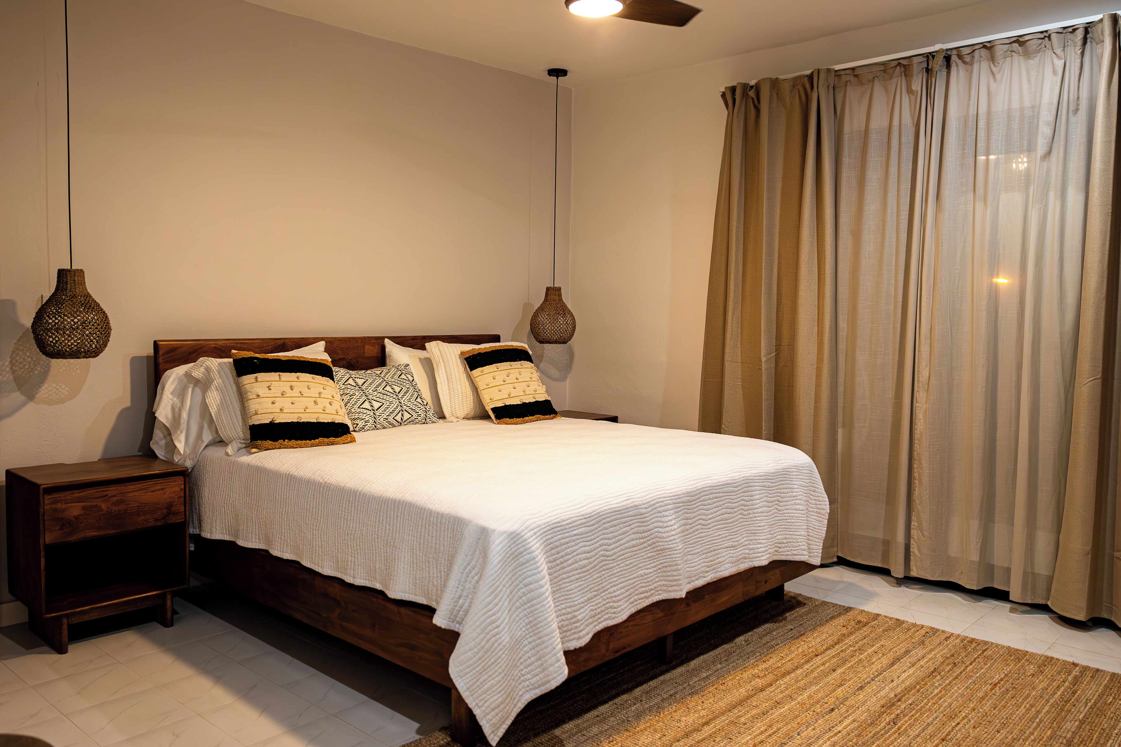 Luksus-studiosuite, balkong, bassengutsikt | Wi-fi (inkludert)