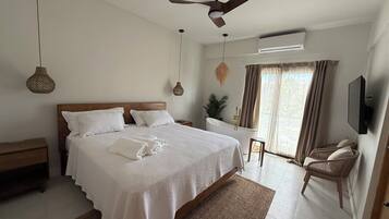 Deluxe Suite, Balcony, City View | Balcony