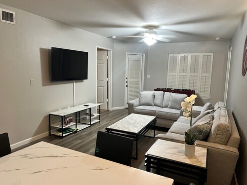 Spacious 4-bedroom in College Station, less than 2 miles from Kyle Field.