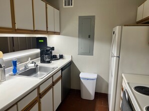 ميكروويف، فرن، موقد طهي مسطح، غسالة أطباق