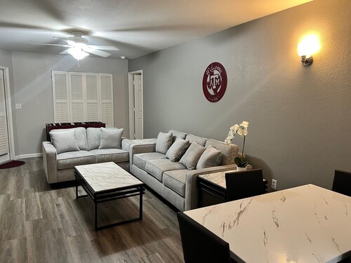 Spacious 4-bedroom in College Station, less than 2 miles from Kyle Field.