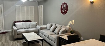 Spacious 4-bedroom in College Station, less than 2 miles from Kyle Field.