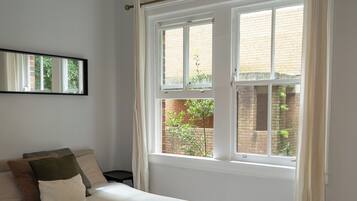 2 quartos, ferros/tábuas de passar roupa, Wi-Fi de cortesia