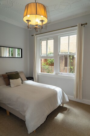 2 sovrum, strykjärn/strykbräda, gratis wi-fi och sängkläder