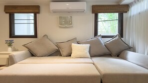 Huvila, patio, näköala uima-altaalle | Tallelokero huoneessa, silitysrauta/-lauta, ilmainen Wi-Fi