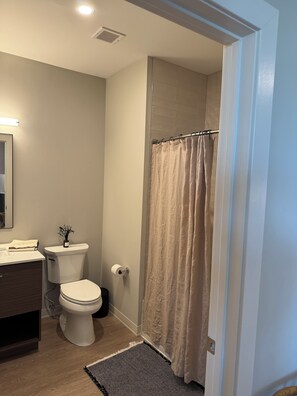 Classic-studiosuite - byudsigt | Badeværelse | Gratis toiletartikler, håndklæder, Sæbe, Shampoo