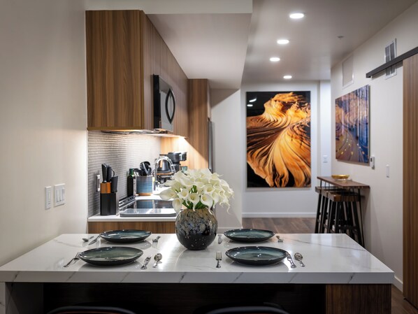 Fridge, microwave, oven, stovetop - Luxury Downtown Penthouse - 2 Bd City Views + Balcony close to everything! (Salt Lake City)