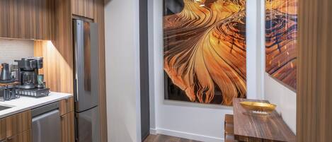 ثلاجة، ميكروويف، فرن، موقد طهي مسطح