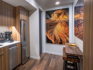 Private kitchen - Luxury Downtown Penthouse - 2 Bd City Views + Balcony close to everything! (Salt Lake City)