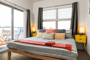 2 slaapkamers, een bureau, een strijkplank/strijkijzer, gratis wifi