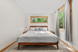 3 bedrooms, desk, iron/ironing board, travel crib