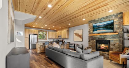 Modrn Lux Ski Chalet • Deck Views Fireplace Skiing