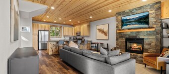 Modrn Lux Ski Chalet • Deck Views Fireplace Skiing