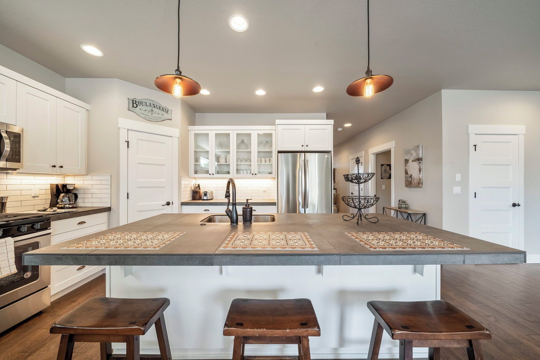 Microondas, horno, parrilla de estufa y lavavajillas 