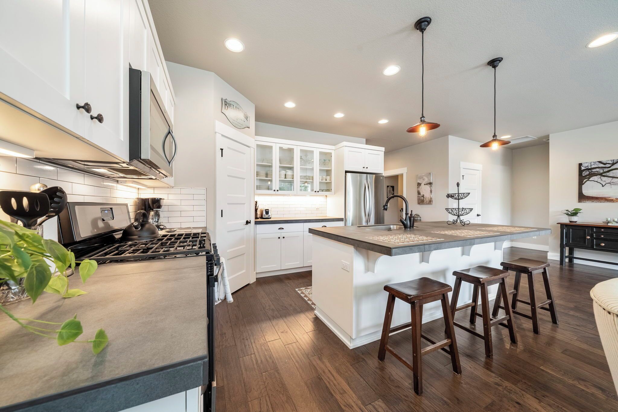 ميكروويف، فرن، موقد طهي مسطح، غسالة أطباق