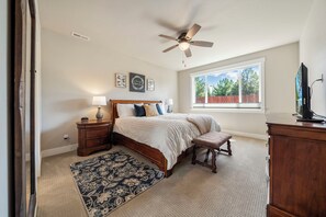 3 bedrooms, desk, iron/ironing board, free WiFi