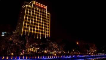 المنشأة من الخارج