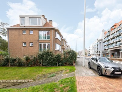 Spacious flat with prime location