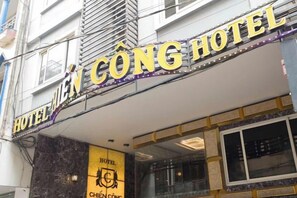 Unclassified image, 3 of 7, button - Chien Cong Hotel (Ha Long)