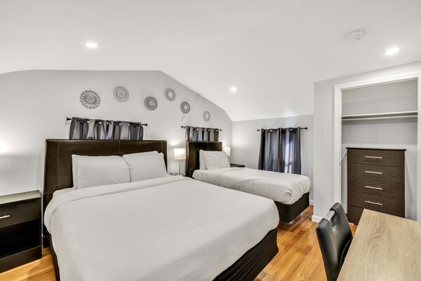 Desk, iron/ironing board, WiFi, bed sheets