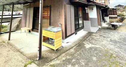 A large kitchen and room for children to play, this house is recommended for families.