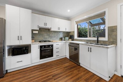 Modern Townhouse in the Heart of Warrnambool’s CBD