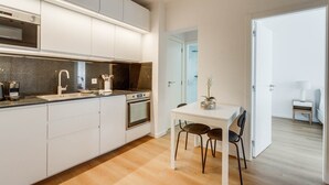 Kaffetrakter/tekoker, kjøleskap, mikrobølgeovn og ovn