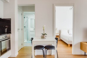 1 slaapkamer, een strijkplank/strijkijzer, internet, beddengoed