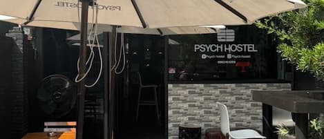 屋外ダイニングエリア
