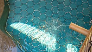 A swimming pool with a hexagonal tile pattern. - Dodu trophycal Pool Villa near by Airport (Jeju)