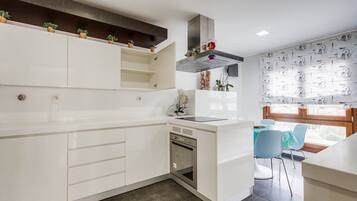 ثلاجة، ميكروويف، فرن، غسالة أطباق