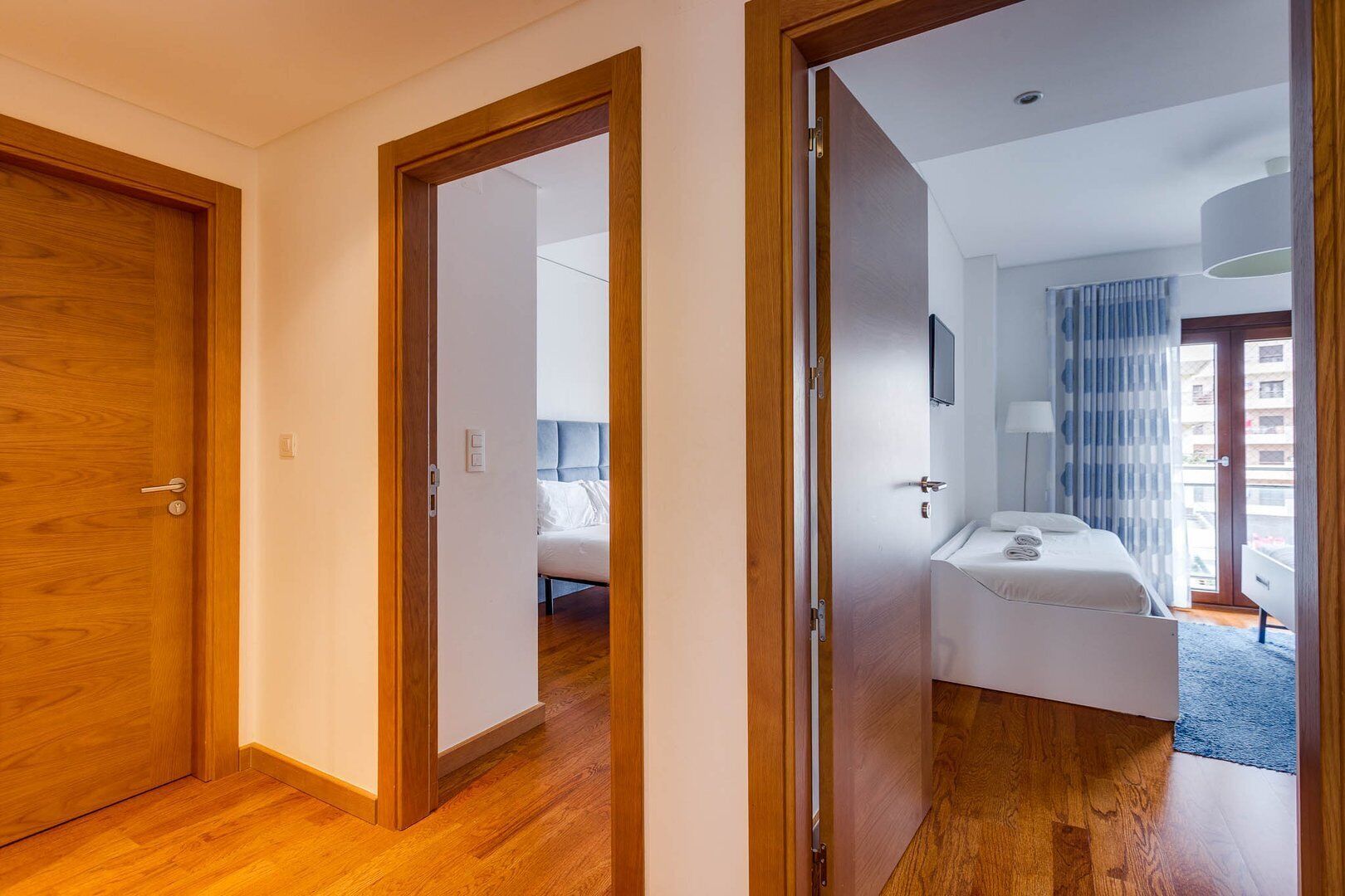 2 bedrooms, iron/ironing board, internet, bed sheets