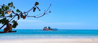Escape Condominium Beachfront Suites - Mae Phim