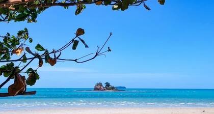 Escape Condominium Beachfront Suites - Mae Phim
